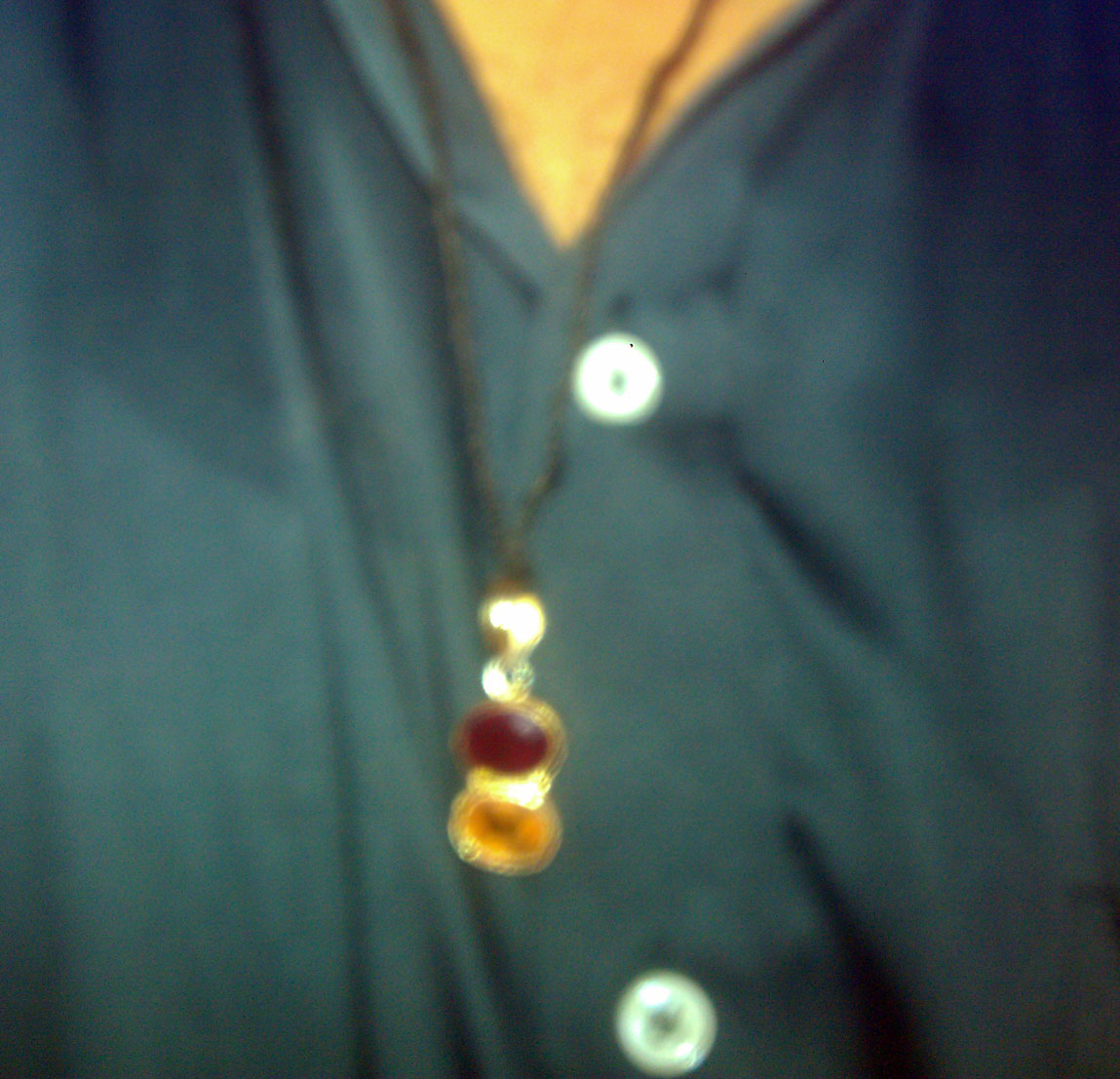 These poor quality stones are in conflict with the bluff stones worn in the finger